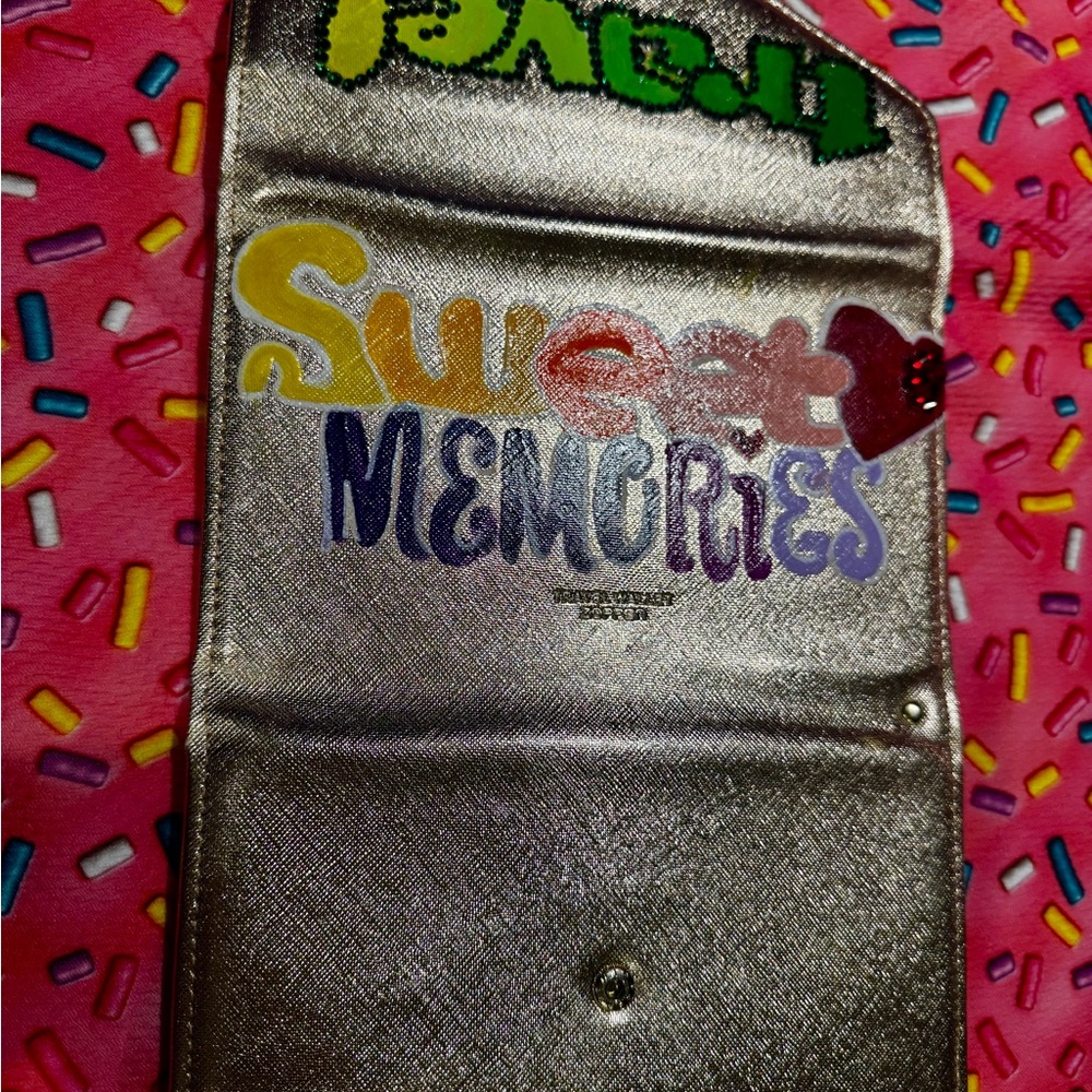 NWOT Gold Travel Clutch Wallet custom paint Sweet Memories - Picture 7 of 9